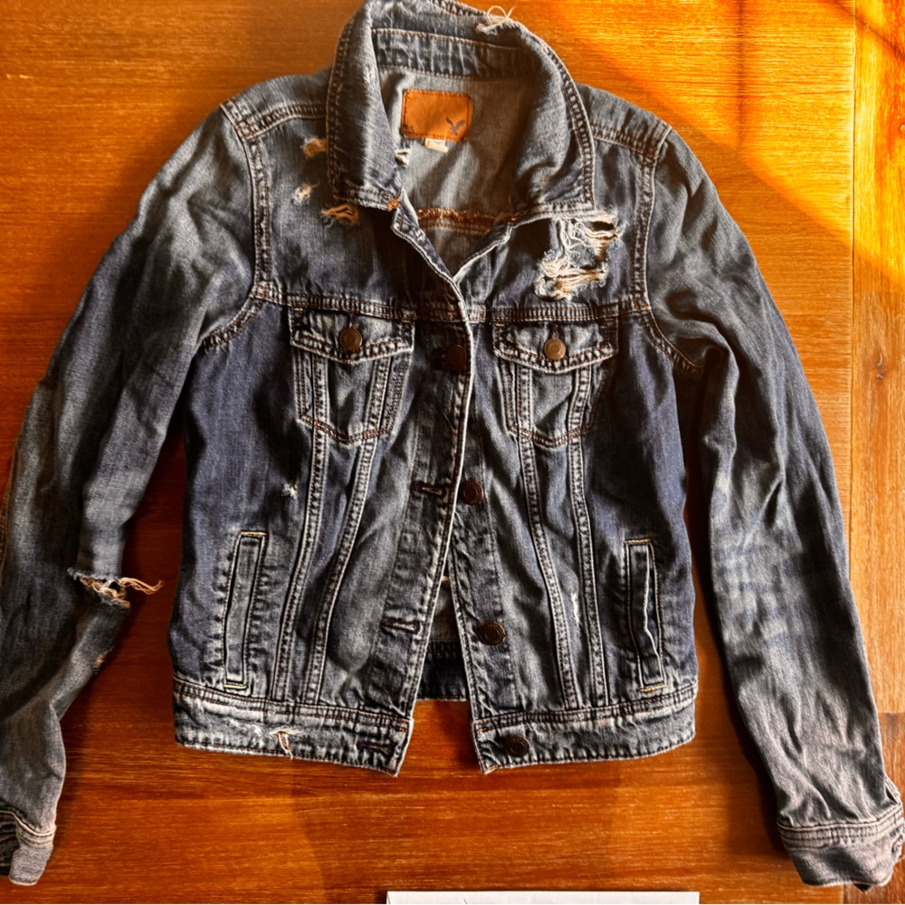 Women’s American Eagle distressed light weight  Jean jacket size XS